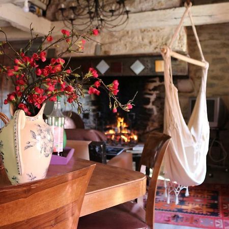 Bed and Breakfast Le Moulin A Huile Vailhourles Exterior foto