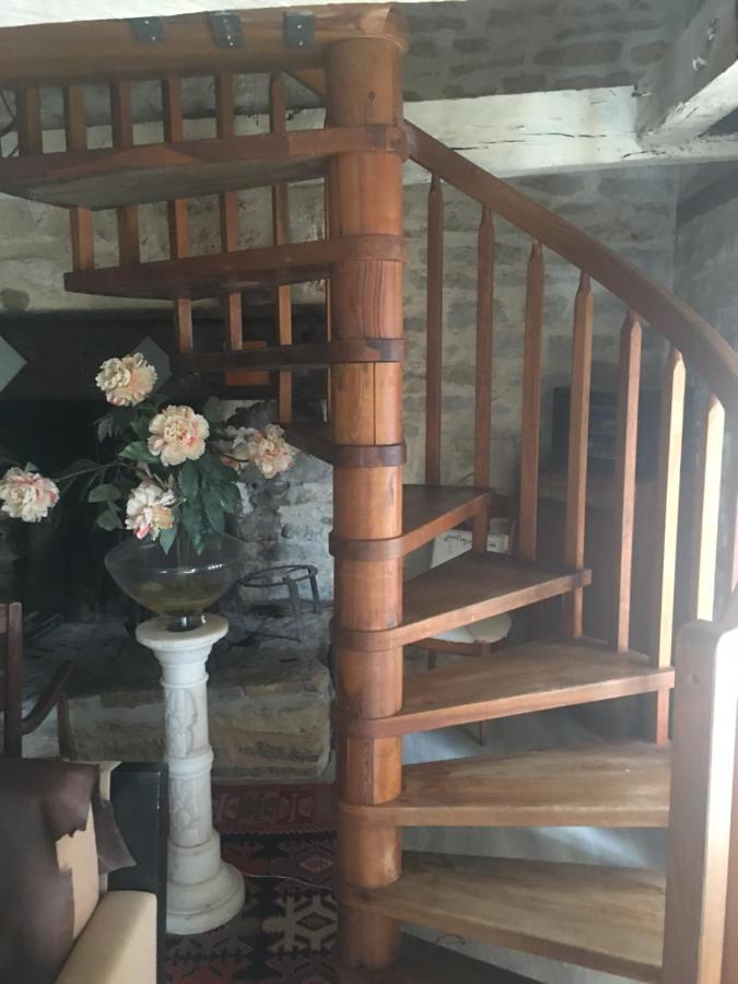 Bed and Breakfast Le Moulin A Huile Vailhourles Exterior foto