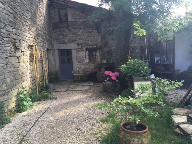 Bed and Breakfast Le Moulin A Huile Vailhourles Exterior foto