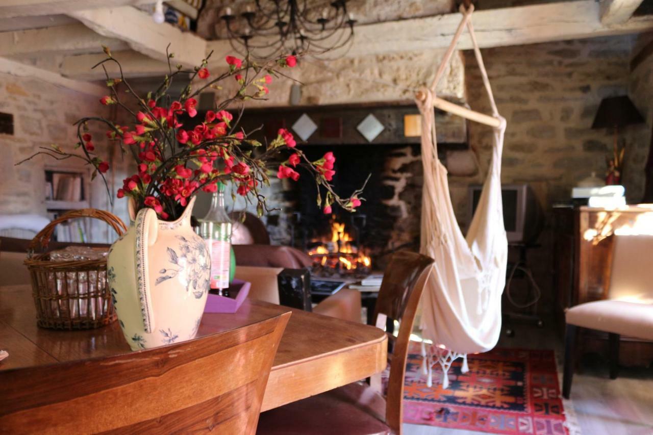 Bed and Breakfast Le Moulin A Huile Vailhourles Exterior foto