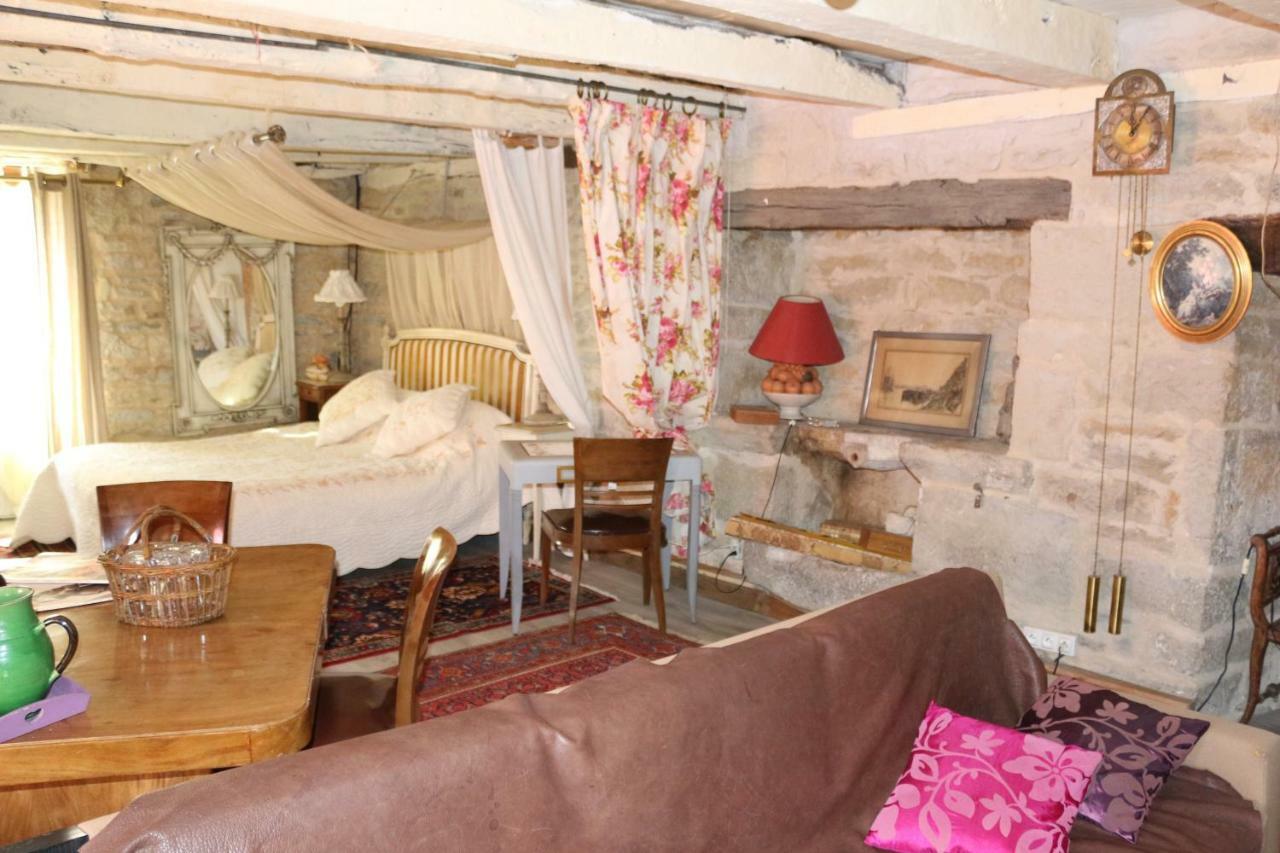Bed and Breakfast Le Moulin A Huile Vailhourles Exterior foto