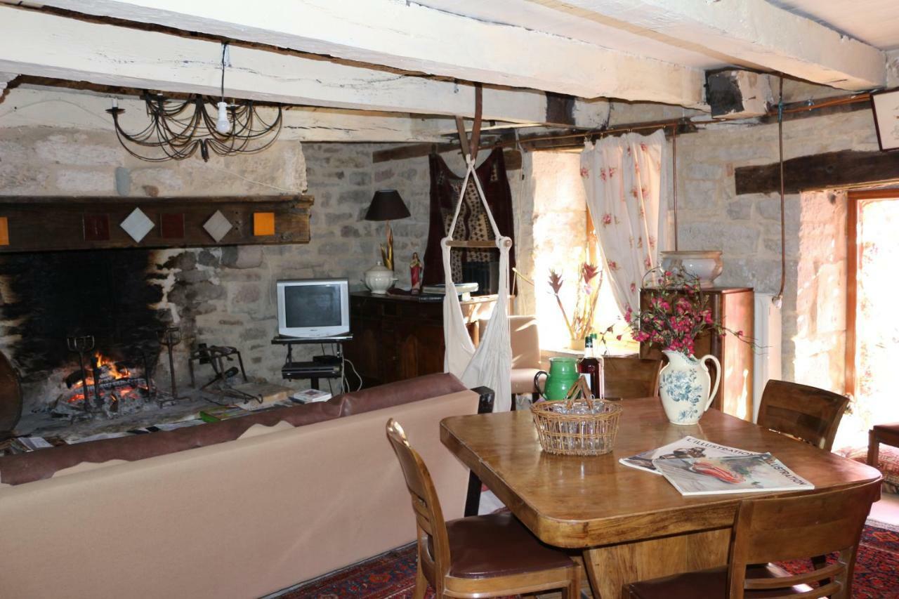 Bed and Breakfast Le Moulin A Huile Vailhourles Exterior foto