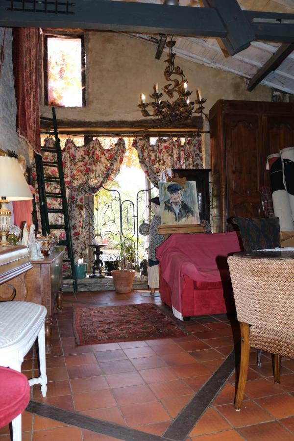Bed and Breakfast Le Moulin A Huile Vailhourles Exterior foto