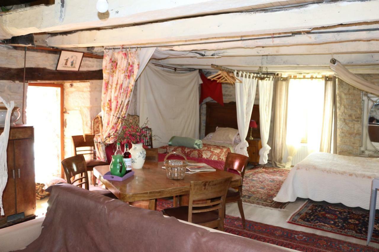 Bed and Breakfast Le Moulin A Huile Vailhourles Exterior foto