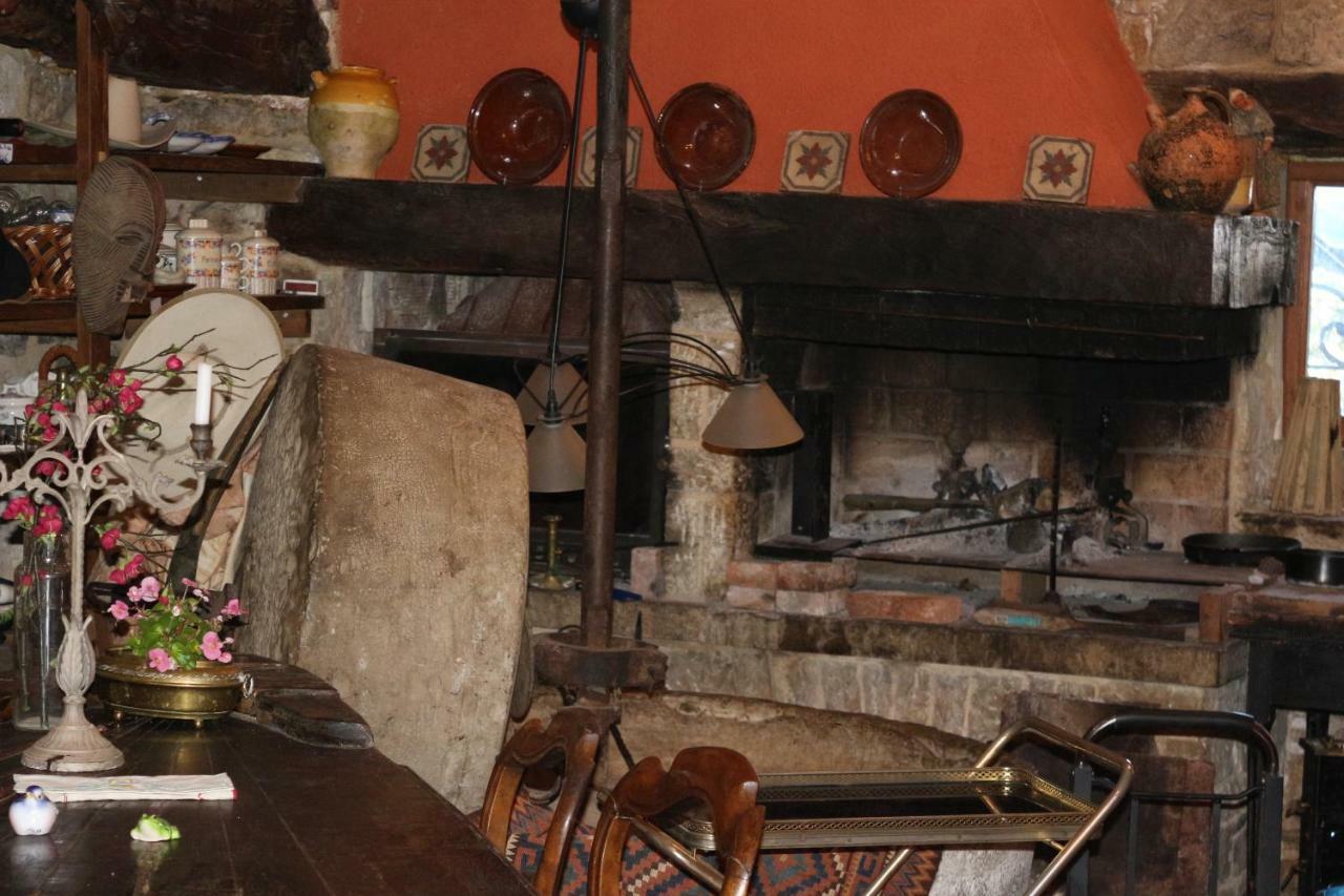 Bed and Breakfast Le Moulin A Huile Vailhourles Exterior foto