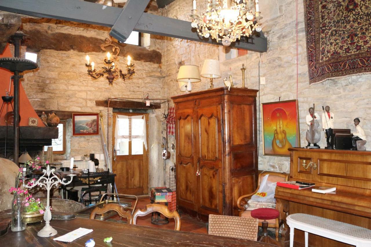 Bed and Breakfast Le Moulin A Huile Vailhourles Exterior foto